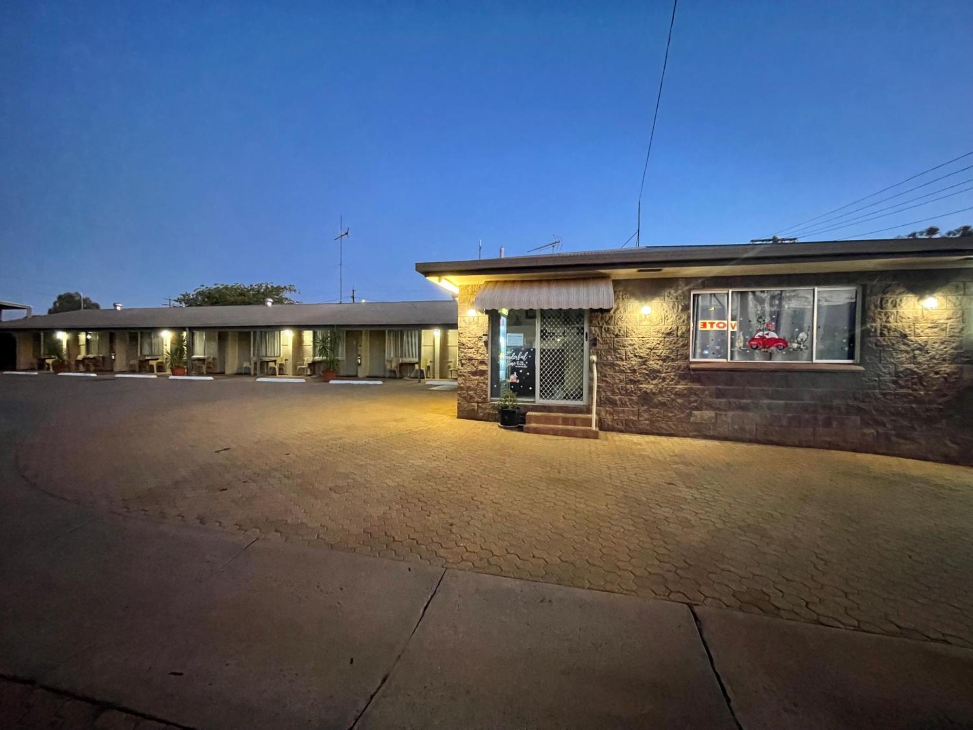 Warrego Motel Charleville Exteriör bild